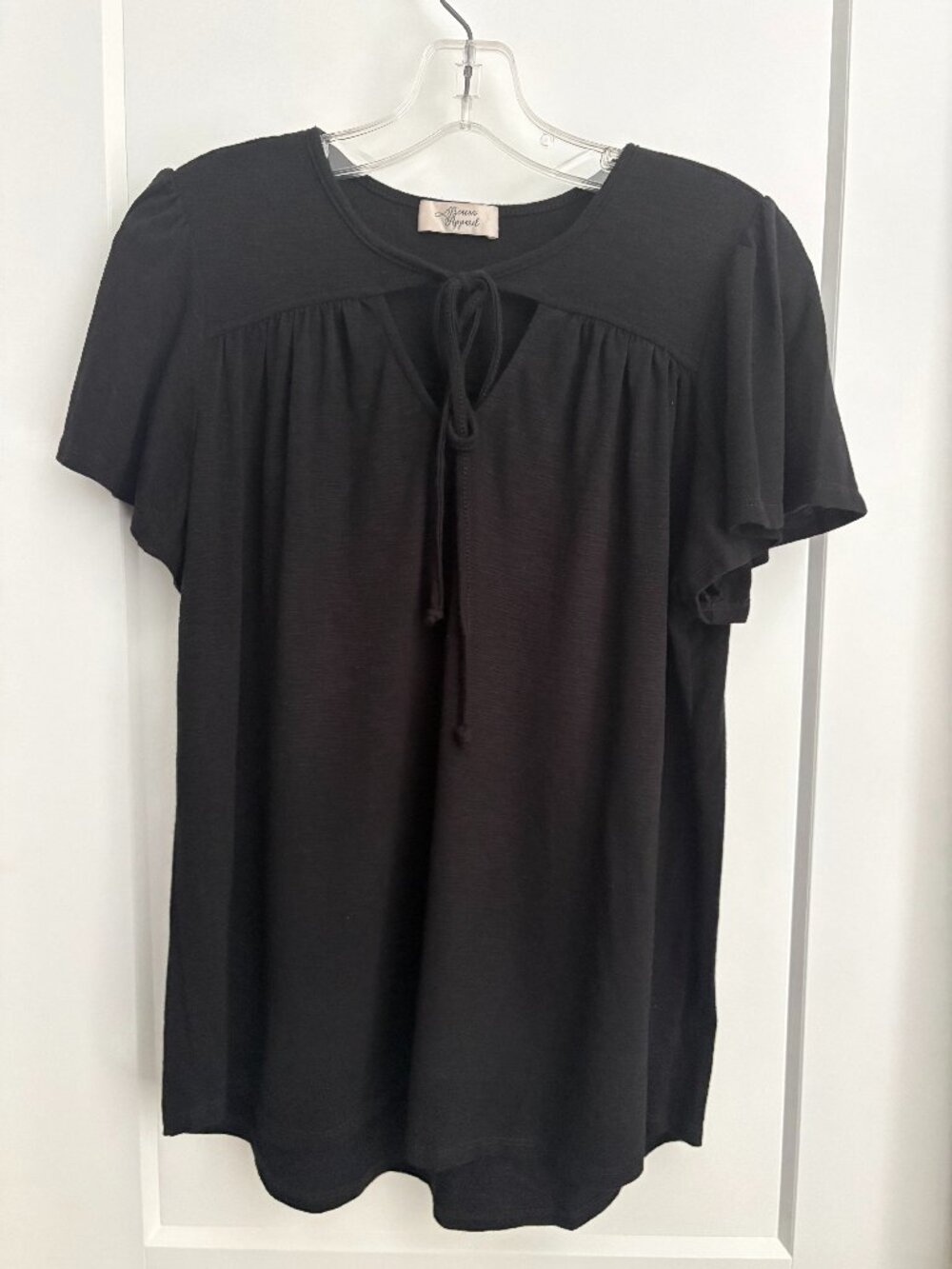 Beacon Apparel Black Keyhole Bow Top – Large - Pre-owned